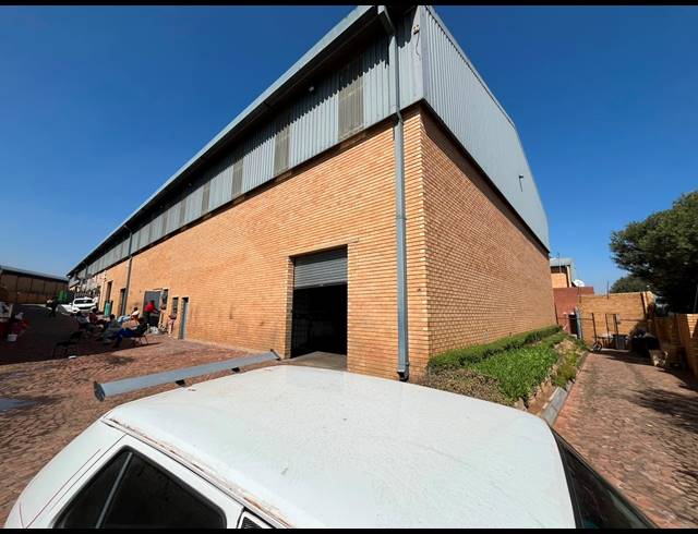 379M² WAREHOUSE FOR SALE IN VAN ECK PARK